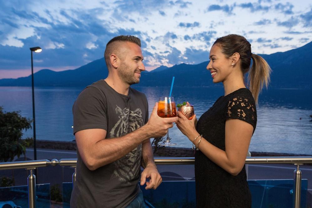 Hotel Caribe - Garda Lake Collection Бренцоне-суль-Гарда Экстерьер фото