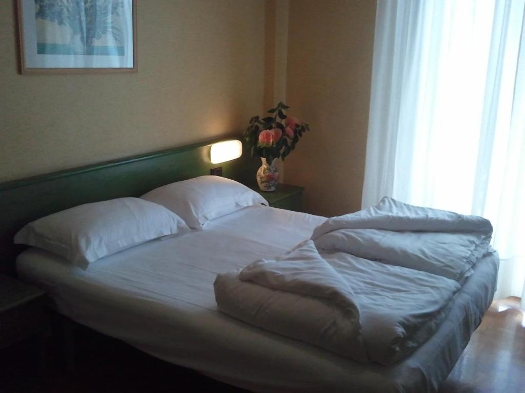 Hotel Caribe - Garda Lake Collection Бренцоне-суль-Гарда Номер фото