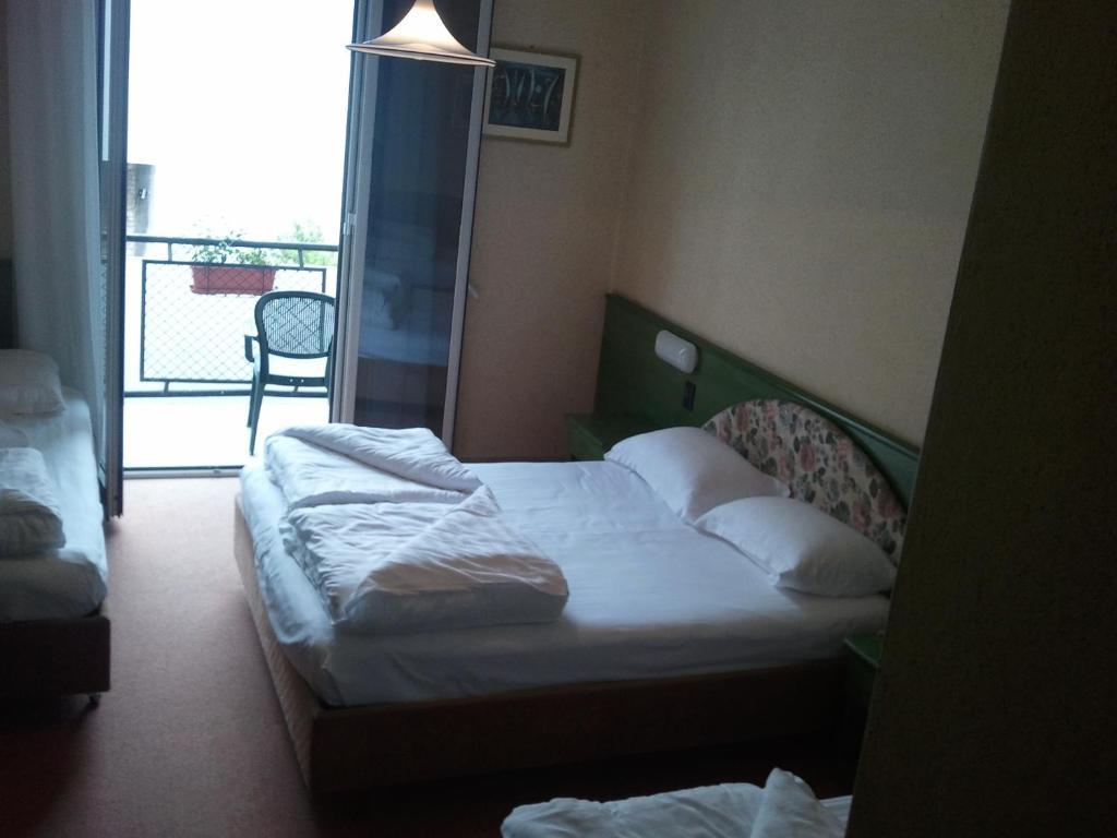 Hotel Caribe - Garda Lake Collection Бренцоне-суль-Гарда Номер фото