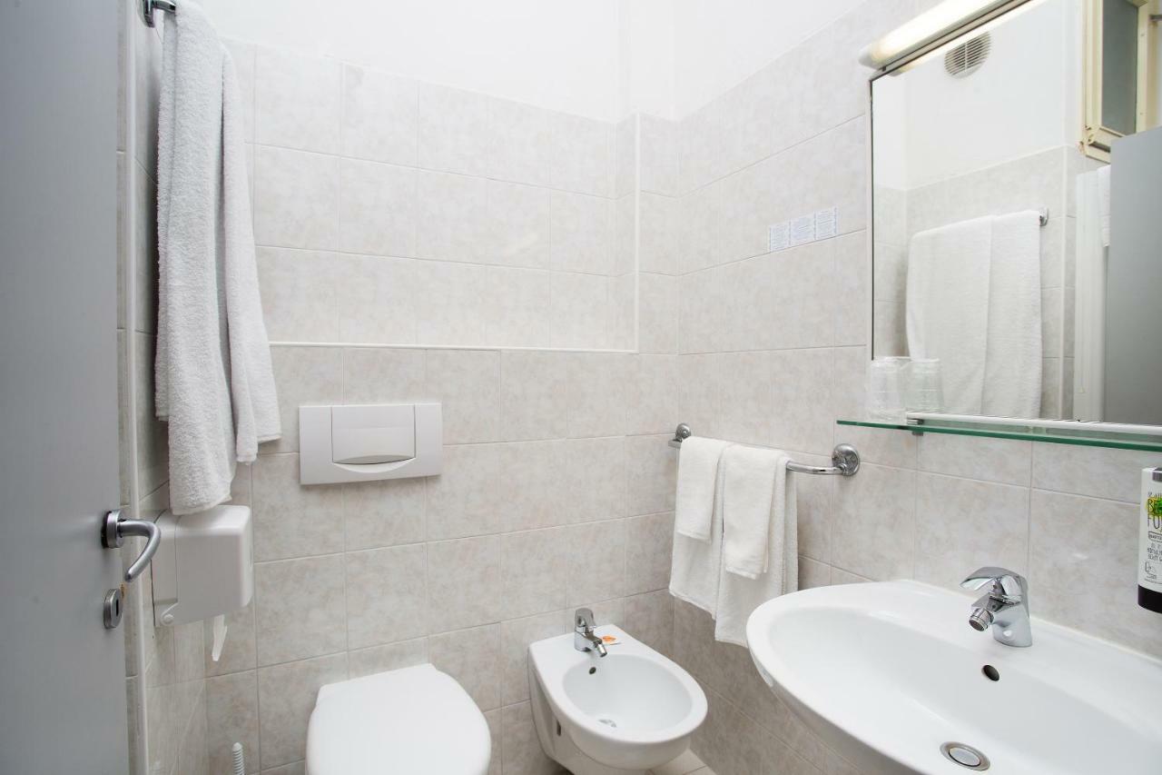 Hotel Caribe - Garda Lake Collection Бренцоне-суль-Гарда Экстерьер фото